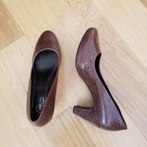 Easy Spirit Anti Gravity Brown Leather Pumps